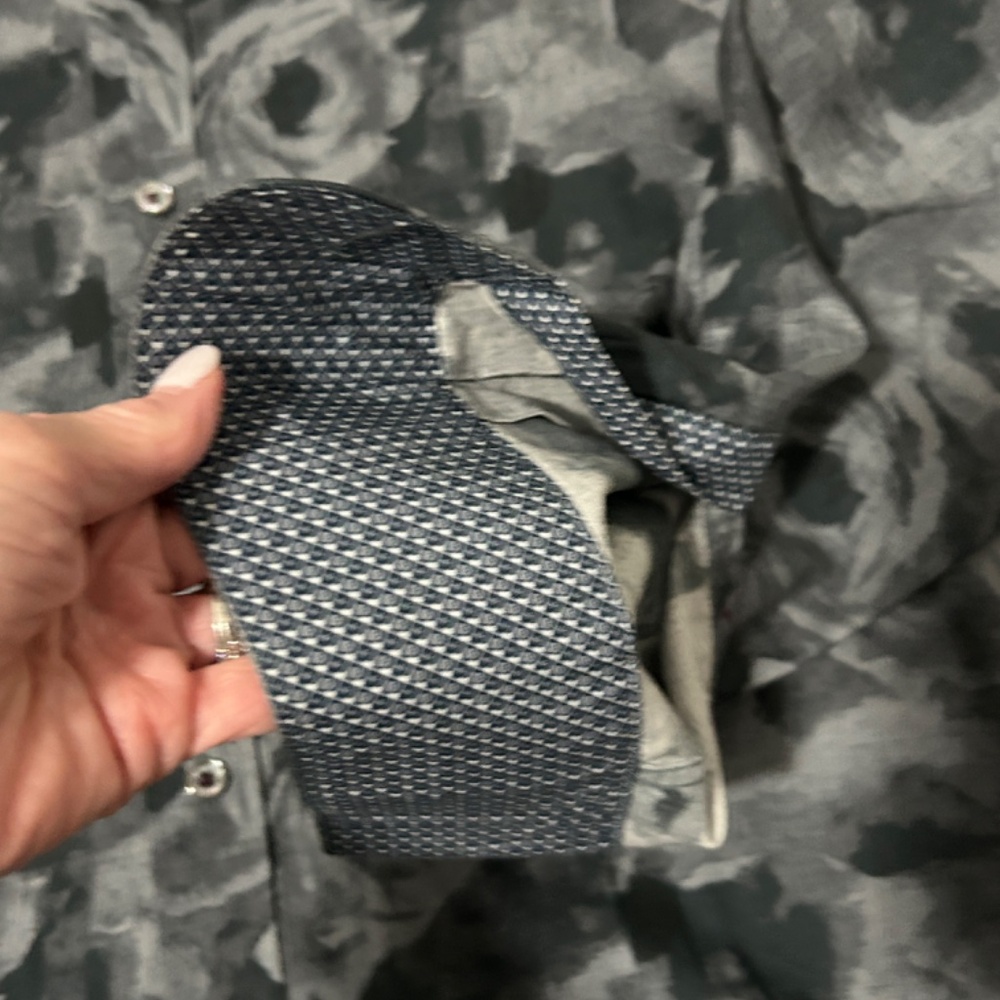 LIKE NEW! Men's Bugatchi Gray/Black Button Down - LARGE - Picture 4 of 8